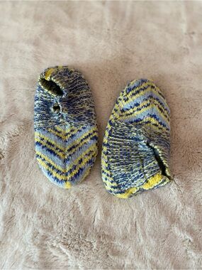 Bombas youth gripper slippers